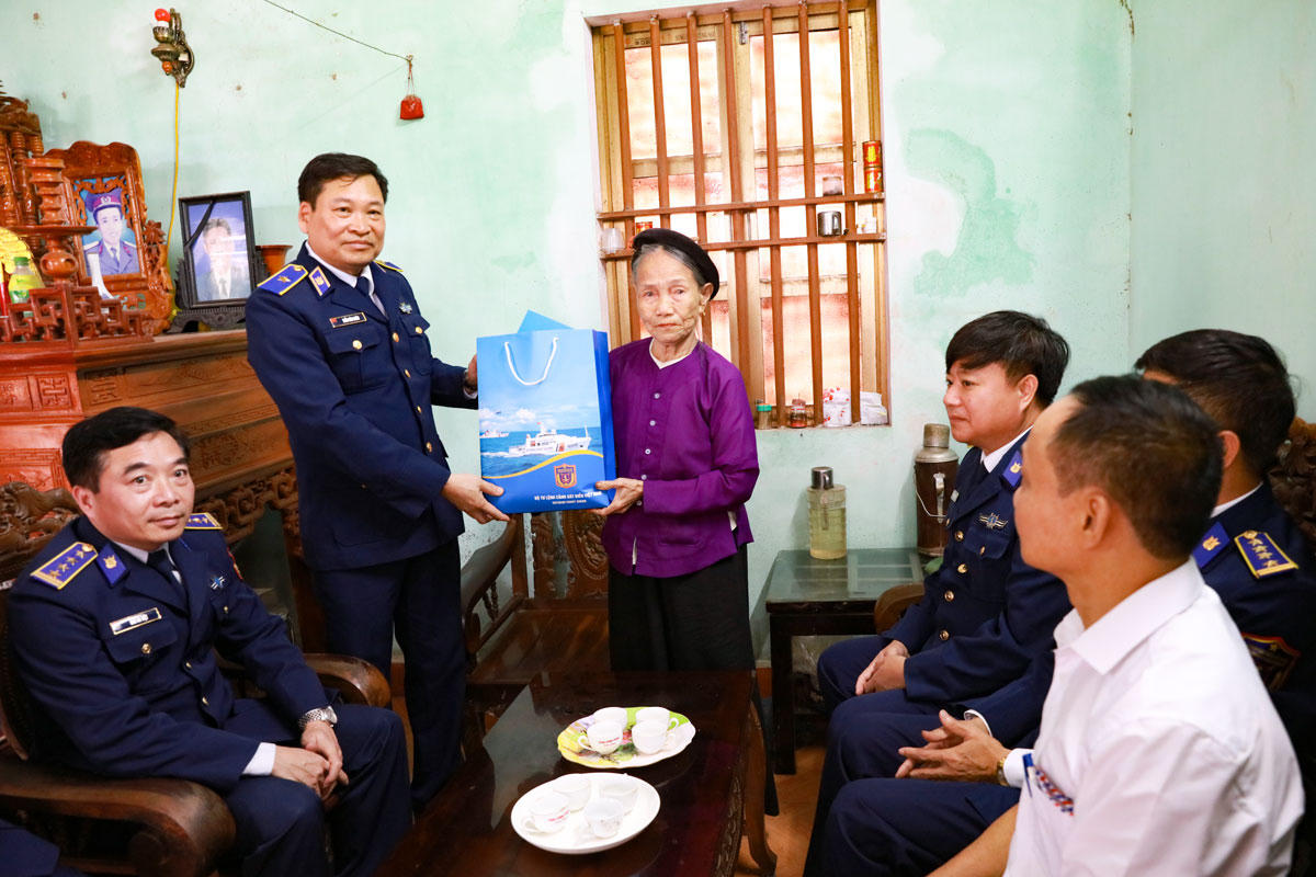 Cảnh sát biển xây dựng lòng yêu nước cho học sinh thông qua Cuộc thi "Em yêu biển, đảo quê hương"