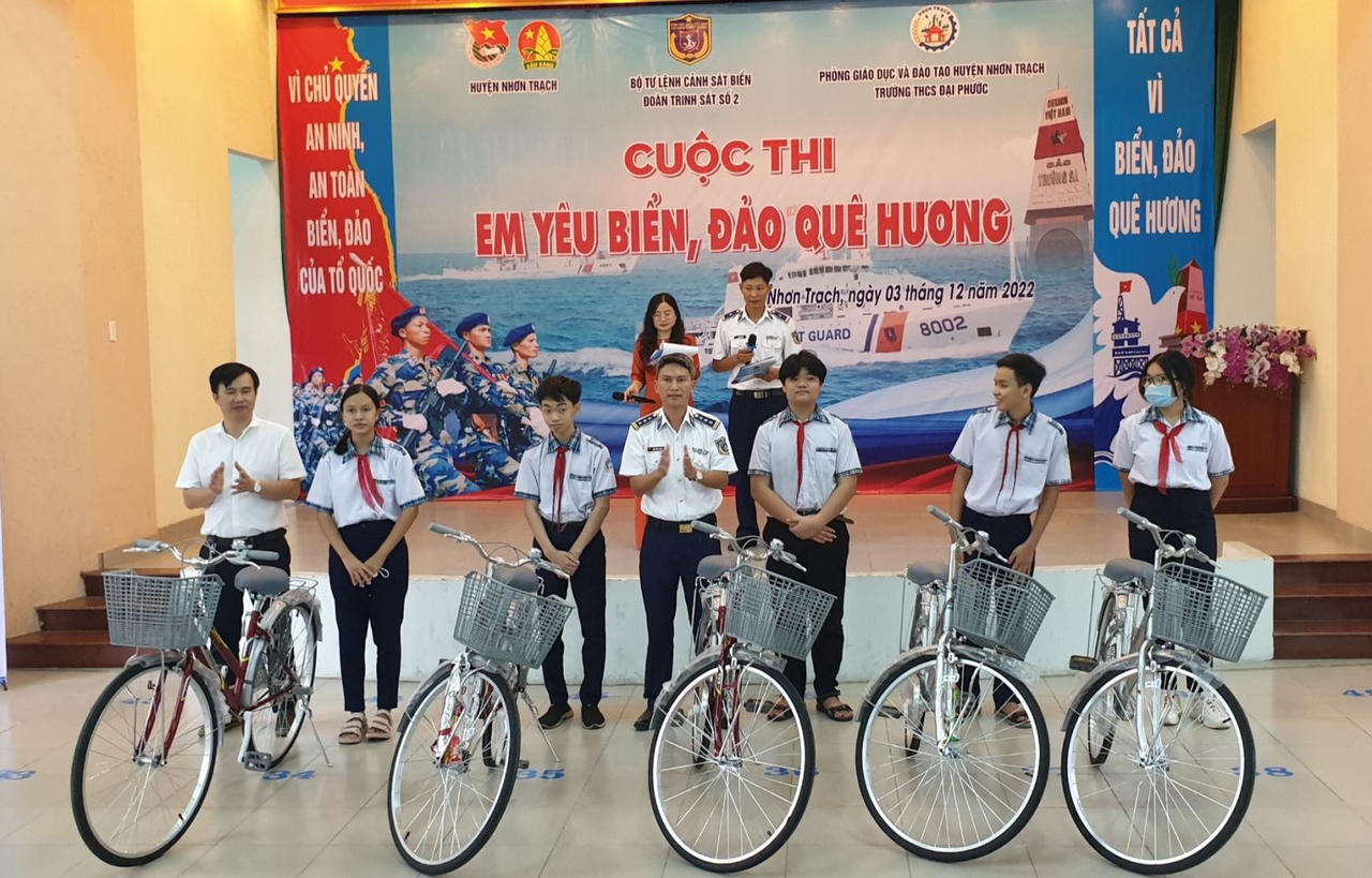 Cảnh sát biển thực hiện công tác dân vận "Cảnh sát biển với đồng bào dân tộc, tôn giáo "