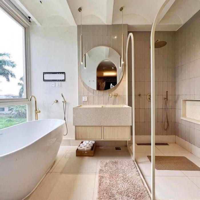 Thiết kế nhà hình hộp, có bể bơi trên cao cực ấn tượng