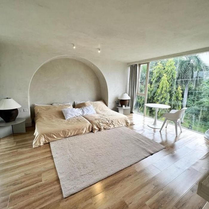 Thiết kế nhà hình hộp, có bể bơi trên cao cực ấn tượng