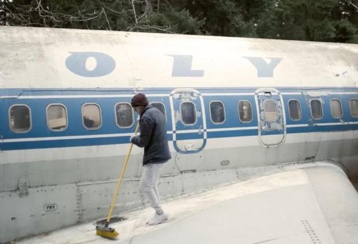 Bỏ hơn 2,3 tỷ mua máy bay Boeing bỏ hoang làm nhà ở