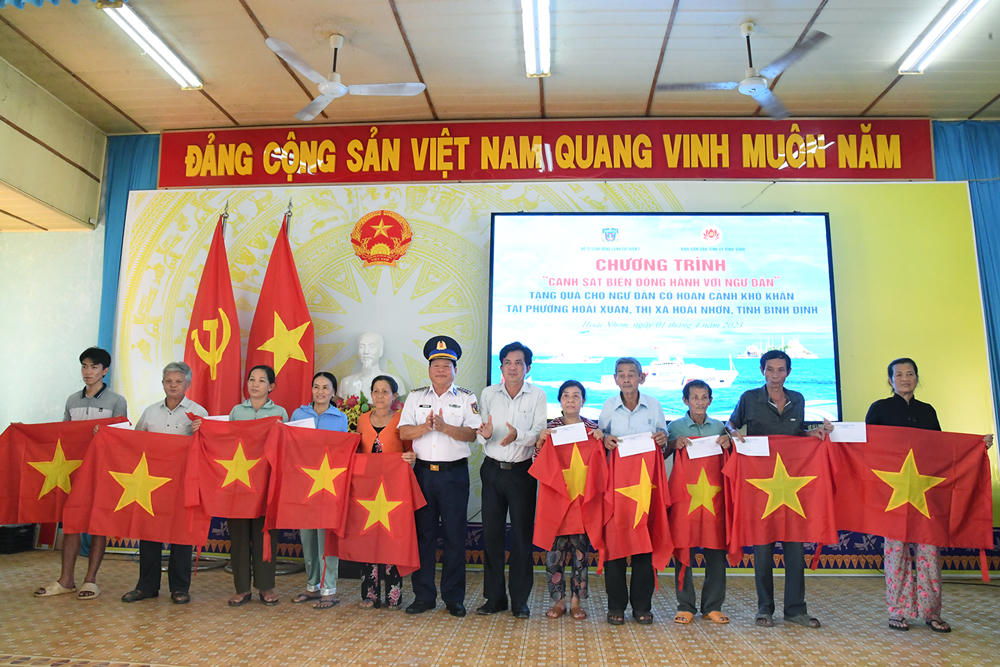 Cảnh sát biển đưa Cuộc thi "Em yêu biển đảo quê hương" đến với học sinh quận Hà Đông