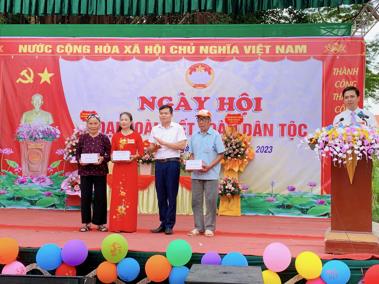 Xã Hợp Tiến sôi nổi Ngày hội Đại đoàn kết: Toàn dân đoàn kết xây dựng nông thôn mới, đô thị văn minh