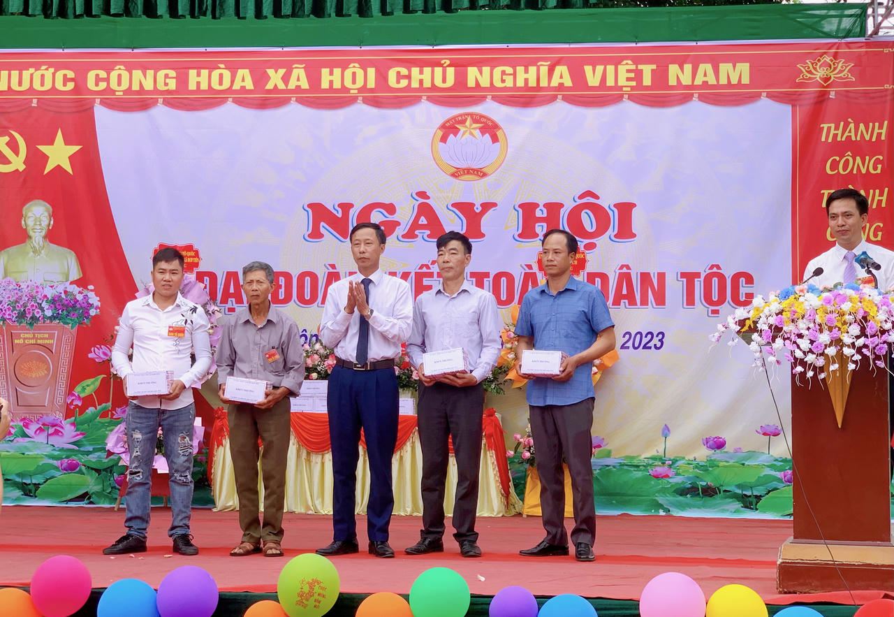 Xã Hợp Tiến sôi nổi Ngày hội Đại đoàn kết: Toàn dân đoàn kết xây dựng nông thôn mới, đô thị văn minh