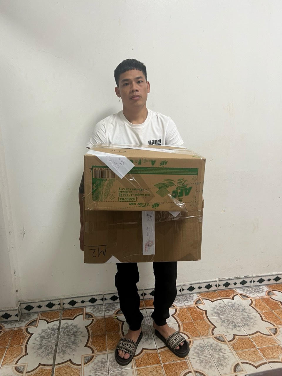 Hải Dương: Bắt giữ vụ mua bán, tàng trữ trái phép pháo nổ và cả chất ma túy