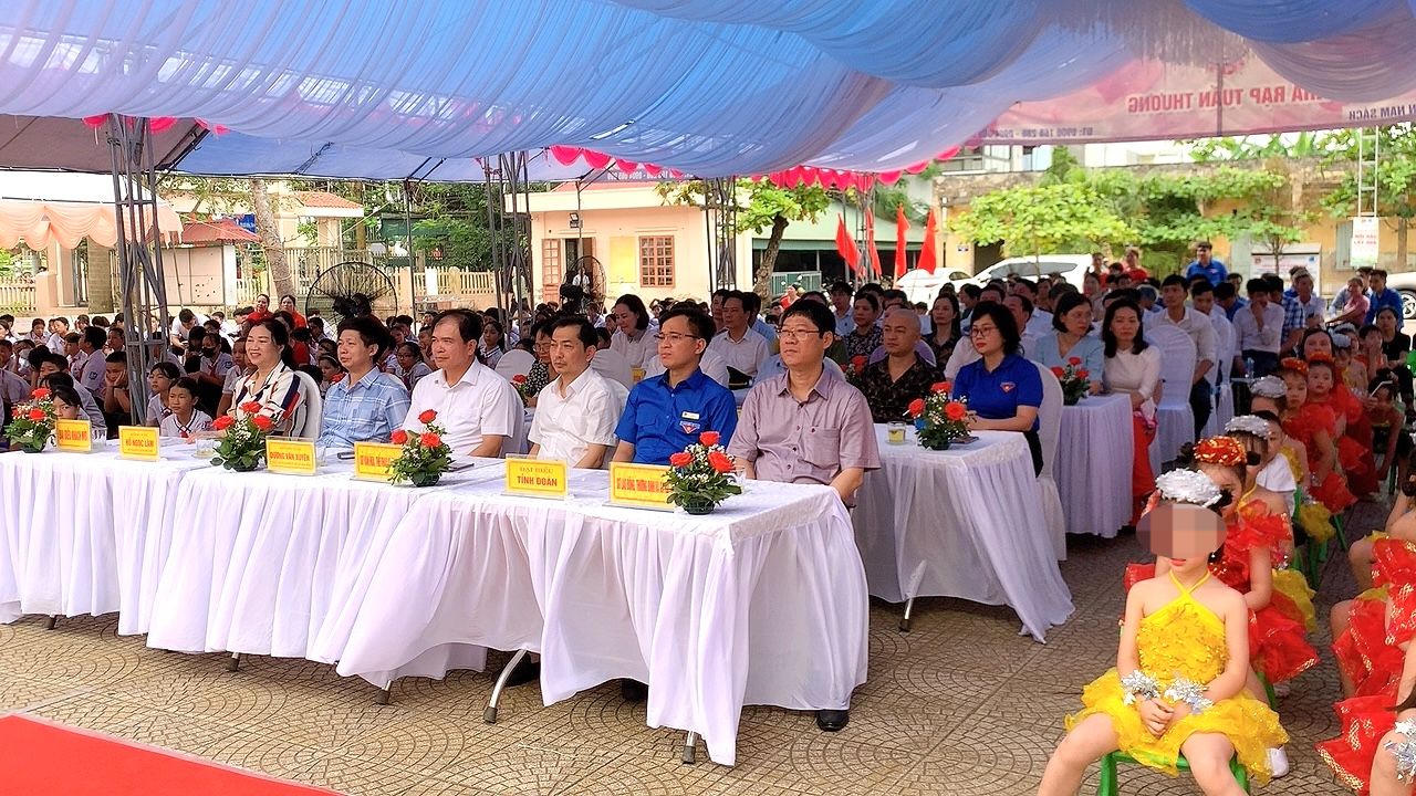 Nam Sách (Hải Dương) trao tặng nhiều phần quà ý nghĩa trong Tháng hành động vì trẻ em 