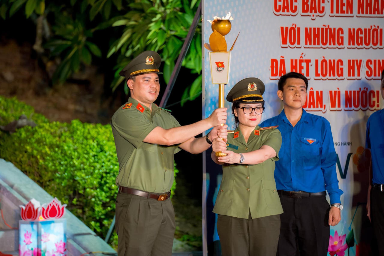 Đoàn Thanh niên Bộ Công an tri ân các anh hùng Liệt sĩ tại Tây Ninh