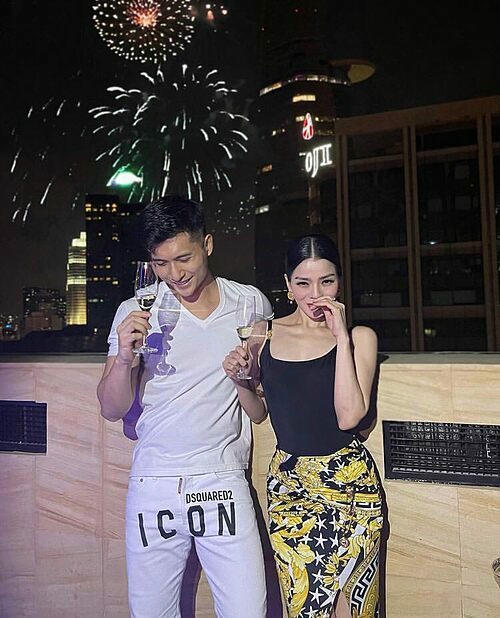  Lâm Bảo Châu nói: "Một năm thay đổi và để tìm những câu trả lời, để trọn vẹn tất cả. Một năm khép lại để bắt đầu, để cố gắng, để hoàn thiện bản thân hơn. Tạm biệt 2020 nhé!. Những khoảnh khắc tuyệt vời". (Ảnh: FBNV) - Tin sao Viet - Tin tuc sao Viet - Scandal sao Viet - Tin tuc cua Sao - Tin cua Sao