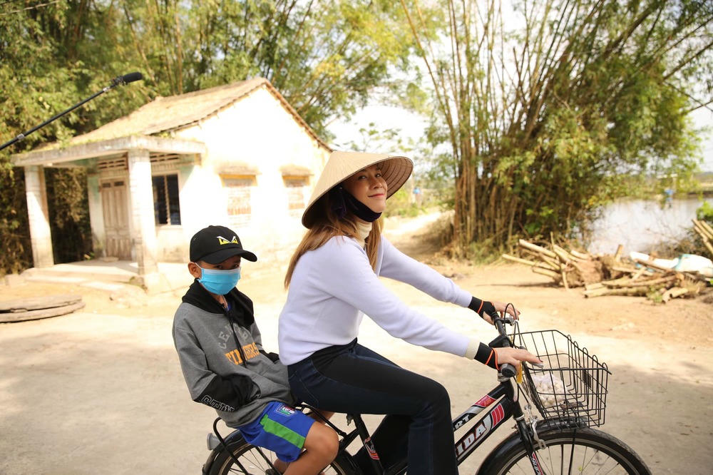  Mỹ Tâm về quê ngoại. (Ảnh: FBNV)