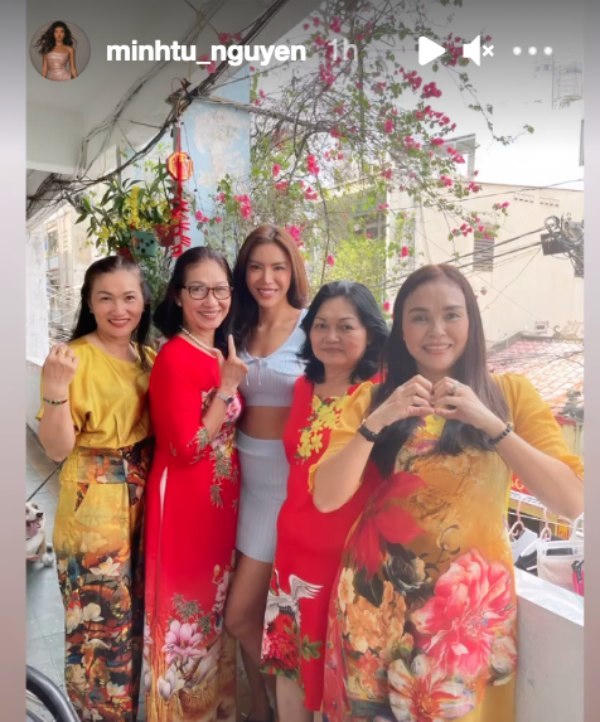  Minh Tú khoe ảnh với gia đình. (Ảnh: Chụp màn hình)