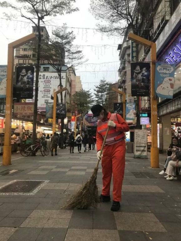 Hình ảnh trái ngược với một thời hoàng kim của La Chí Tường. (Ảnh: Sohu)