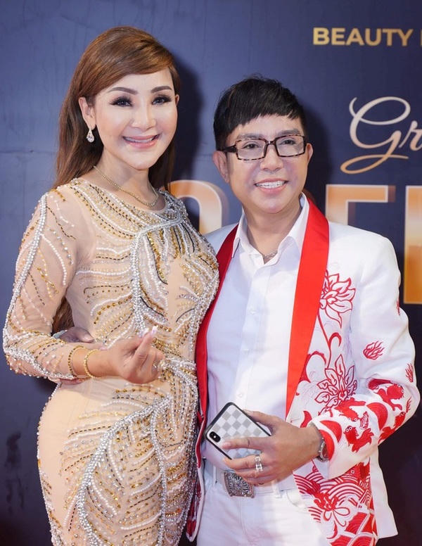 Cuộc sống sung túc của nữ ca sĩ chuyển giới đầu tiên ở Việt Nam