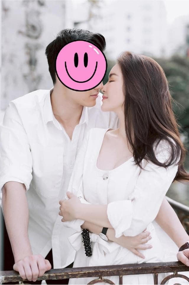 Ngày 'cá tháng 4', Lý Nhã Kỳ bất ngờ khoe ảnh tính tứ với 'nam thần' trẻ