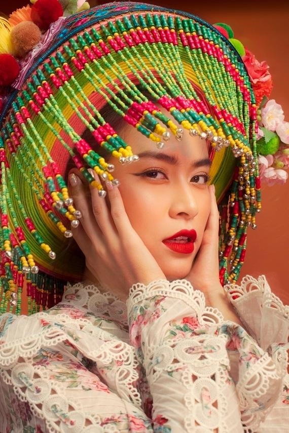 Đàm Vĩnh Hưng chia sẻ về 140 triệu trích ra từ tiền cứu trợ lũ lụt, Hoàng Thuỳ Linh xuất hiện trên Quảng trường Thời đại Mỹ