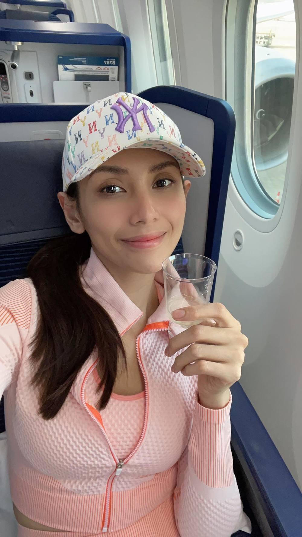 Võ Hoàng Yến hồi hộp sang Mỹ thăm chồng sắp cưới sau gần 2 năm xa cách; Tăng Thanh Hà khoe ảnh 12 năm trước với chồng