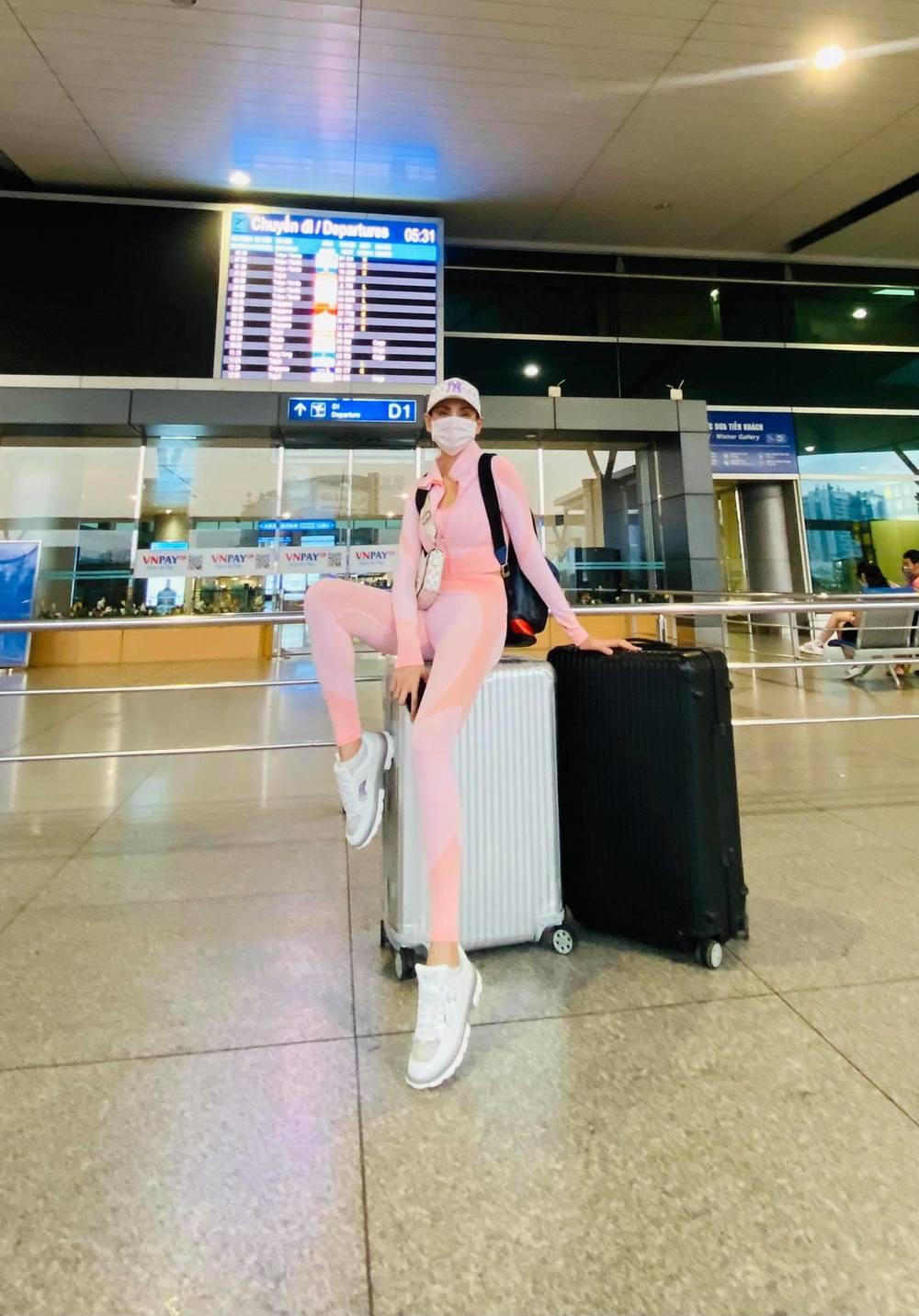 Võ Hoàng Yến hồi hộp sang Mỹ thăm chồng sắp cưới sau gần 2 năm xa cách; Tăng Thanh Hà khoe ảnh 12 năm trước với chồng