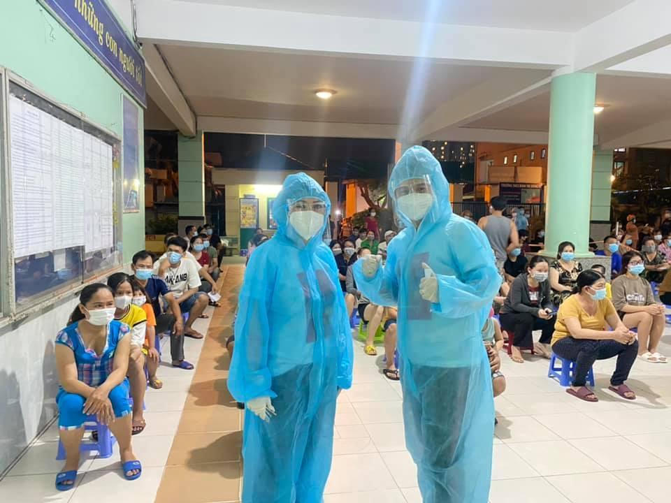 Phương Thanh làm tình nguyện viên trong mùa dịch; Võ Hoàng Yến khoe ảnh ngọt ngào với bạn trai, cuộc sống bình yên ở Mỹ