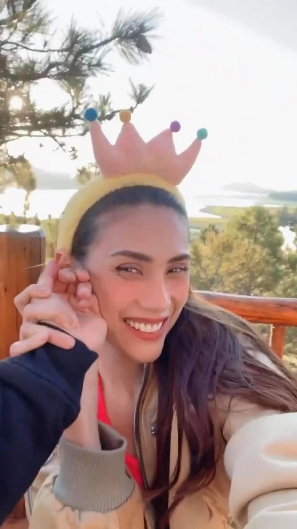 Phương Thanh làm tình nguyện viên trong mùa dịch; Võ Hoàng Yến khoe ảnh ngọt ngào với bạn trai, cuộc sống bình yên ở Mỹ