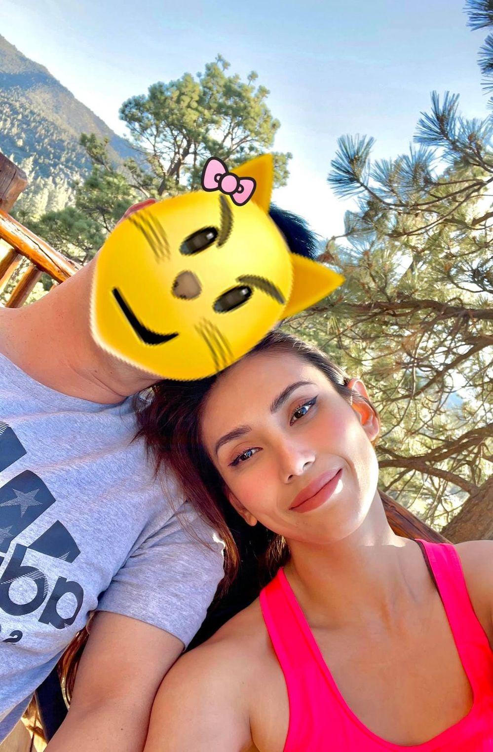 Phương Thanh làm tình nguyện viên trong mùa dịch; Võ Hoàng Yến khoe ảnh ngọt ngào với bạn trai, cuộc sống bình yên ở Mỹ