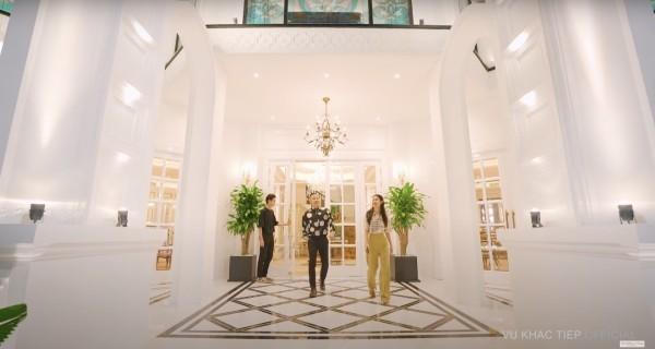 Động thái của vợ Công Lý khi chồng tương tác với Thảo Vân; Hành động gây xúc động của H'Hen Niê giữa mùa dịch