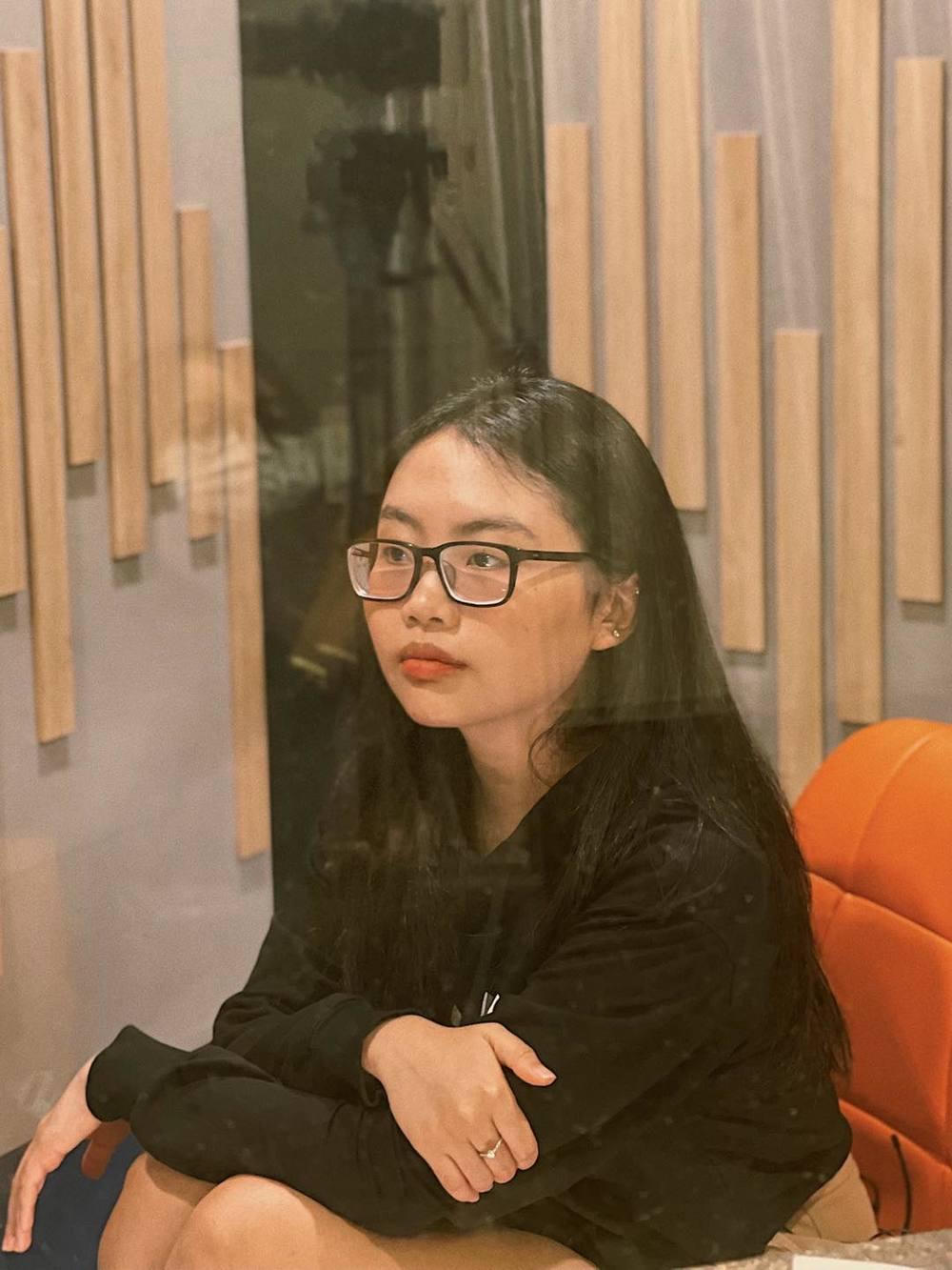 Thúy Nga nức nở vì không còn được gặp bà Kim Ngân; Ngọc Trinh về chung nhà với Vũ Khắc Tiệp