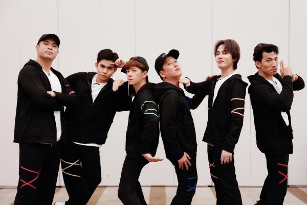 Hoa hậu Trần Tiểu Vy đi xe máy phát 3 tấn gạo cho người nghèo; Thúy Nga 'nhận tội' liên quan tới việc gặp gỡ, giúp đỡ NS Kim Ngân