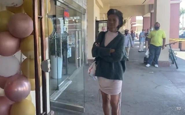 NS Kim Ngân xuất hiện với dáng vẻ xinh đẹp bất ngờ; Tuấn Hưng lao xuống vỉa hè hát cùng đoàn người khiếm thị