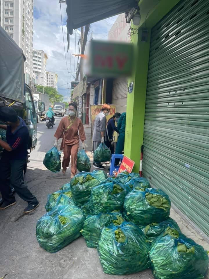 Sau loạt ồn ào, em gái Kim Ngân tìm gặp trực tiếp Thúy Nga; Hòa Minzy lần đầu 'khoe' ảnh gia đình 3 thành viên