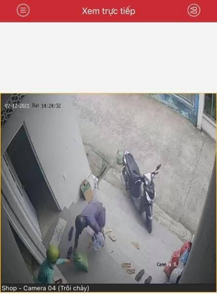 Thuỷ Tiên, vợ chồng Lê Dương Bảo Lâm, Phi Nhung và Hồ Văn Cường hỗ trợ lương thực cho người dân chống dịch