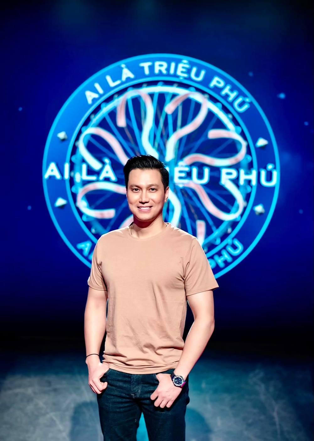 Nhiều sao Việt kiệt sức ngã quỵ khi làm tình nguyện viên mùa dịch; hành động đẹp của Việt Anh sau thắng Ai Là Triệu Phú