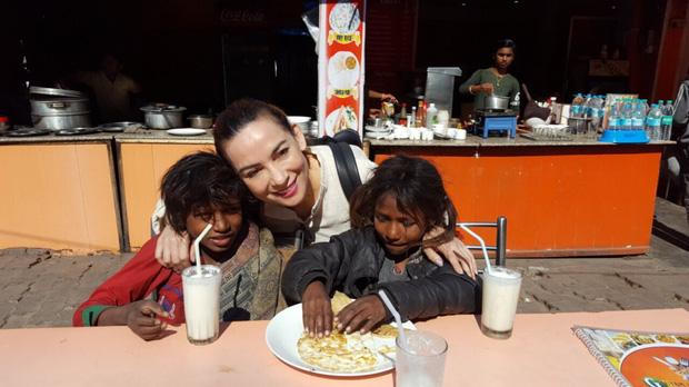 Phi Nhung đăng tâm thư nói về thiện nguyện; Quang Lê bị chỉ trích vì phát ngôn nhạy cảm khi livestream cạnh Ngân 98