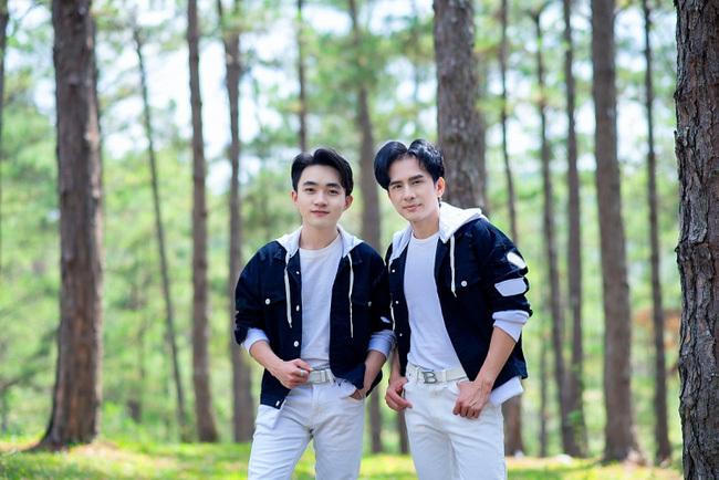 Em họ Kim Ngân bị chỉ trích khi đưa nữ ca sĩ đi hát 'xin tiền'; Trương Ngọc Ánh mở bếp từ thiện tại gia, tất bật nấu cơm mỗi ngày