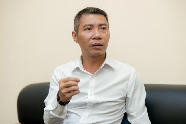 Nguyên do NSND Công Lý nhập viện; Phương Thanh cắt rau muống gửi tặng các khu phong tỏa; Trường Giang làm phụ hồ