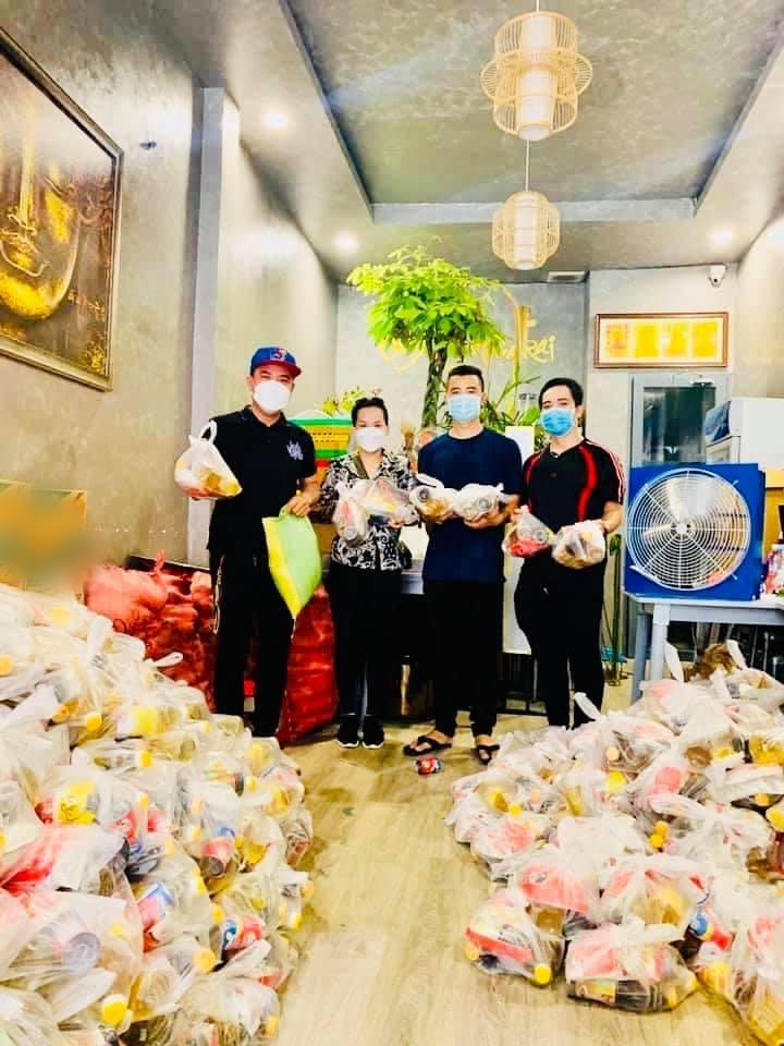 Thúy Nga gửi 200 triệu đồng về nước hỗ trợ người dân; con gái Cường Đô La - Đàm Thu Trang làm từ thiện khi mới 1 tuổi