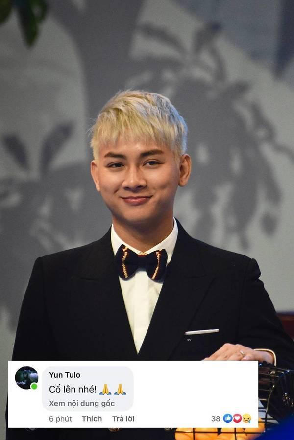 Đàm Vĩnh Hưng biểu diễn tại bệnh viện dã chiến; Việt Hương bàn giao xe cứu thương từ thiện thứ 3 