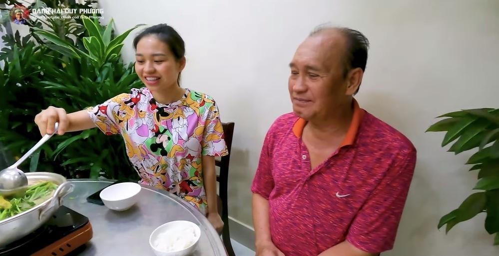 Hương Giang chi 900 triệu mua thiết bị y tế ủng hộ chống dịch; MC Đại Nghĩa 'dở khóc dở cười' vì từng bị nhầm là lừa đảo