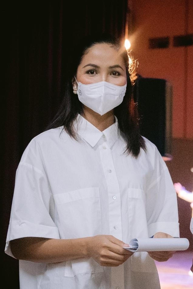 H'Hen Niê hỗ trợ học phí cho các em học sinh có ba mẹ ra đi vì dịch; diễn viên miền Nam duy nhất lọt top 5 Diễn viên nữ ấn tượng VTV