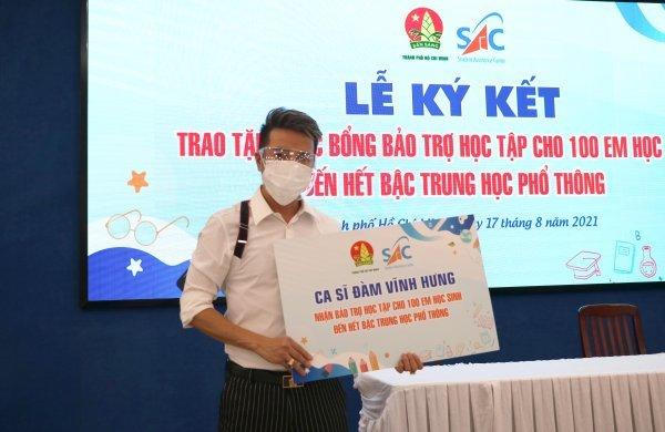 Đàm Vĩnh Hưng nhận bảo trợ cho 100 học sinh mất cha mẹ vì COVID-19; xót xahình ảnh Kim Ngân ngủ vật vờ ngoài đường