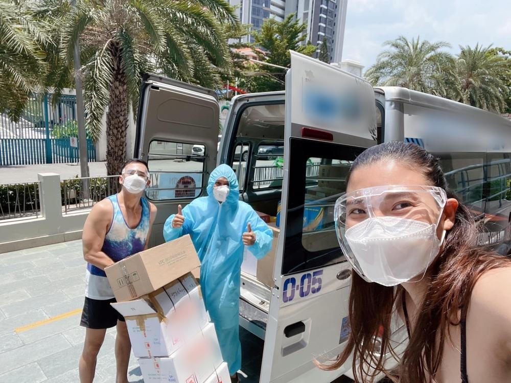 Lương Thế Thành - Thúy Diễm hỗ trợ hàng trăm đơn thuốc cho bệnh nhân F0; bất ngờ diện mạo dàn mỹ nhân Việt mùa dịch