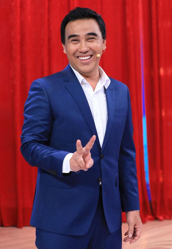 MC Quyền Linh kể chuyến nửa đêm thăm chốt tuyến đầu chống dịch; Rộ tin Anh Tú - Diệu Nhi bí mật sinh con 