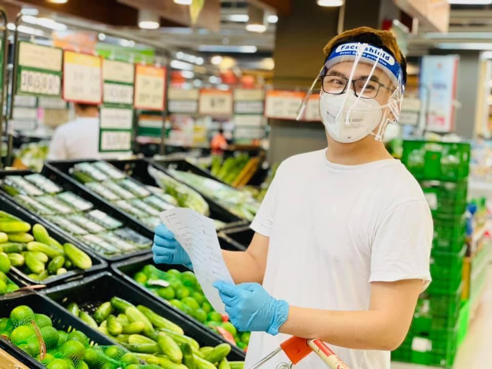 Đại Nghĩa hăng hái đi siêu thị giúp người dân TP HCM; NS Xuân Bắc có triệu chứng nghi nhiễm COVID-19