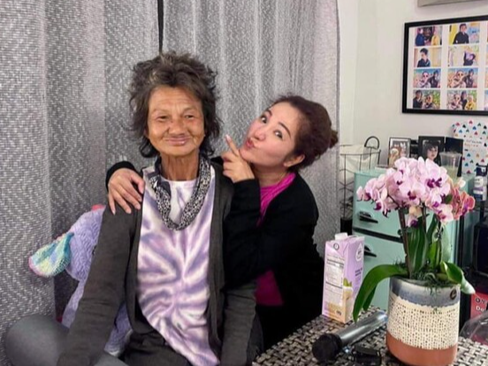 Sức khỏe Phi Nhung sau 6 ngày chuyển viện điều trị COVID-19; KIm Ngân ngày càng tiều tụy khi chia xa Thúy Nga?