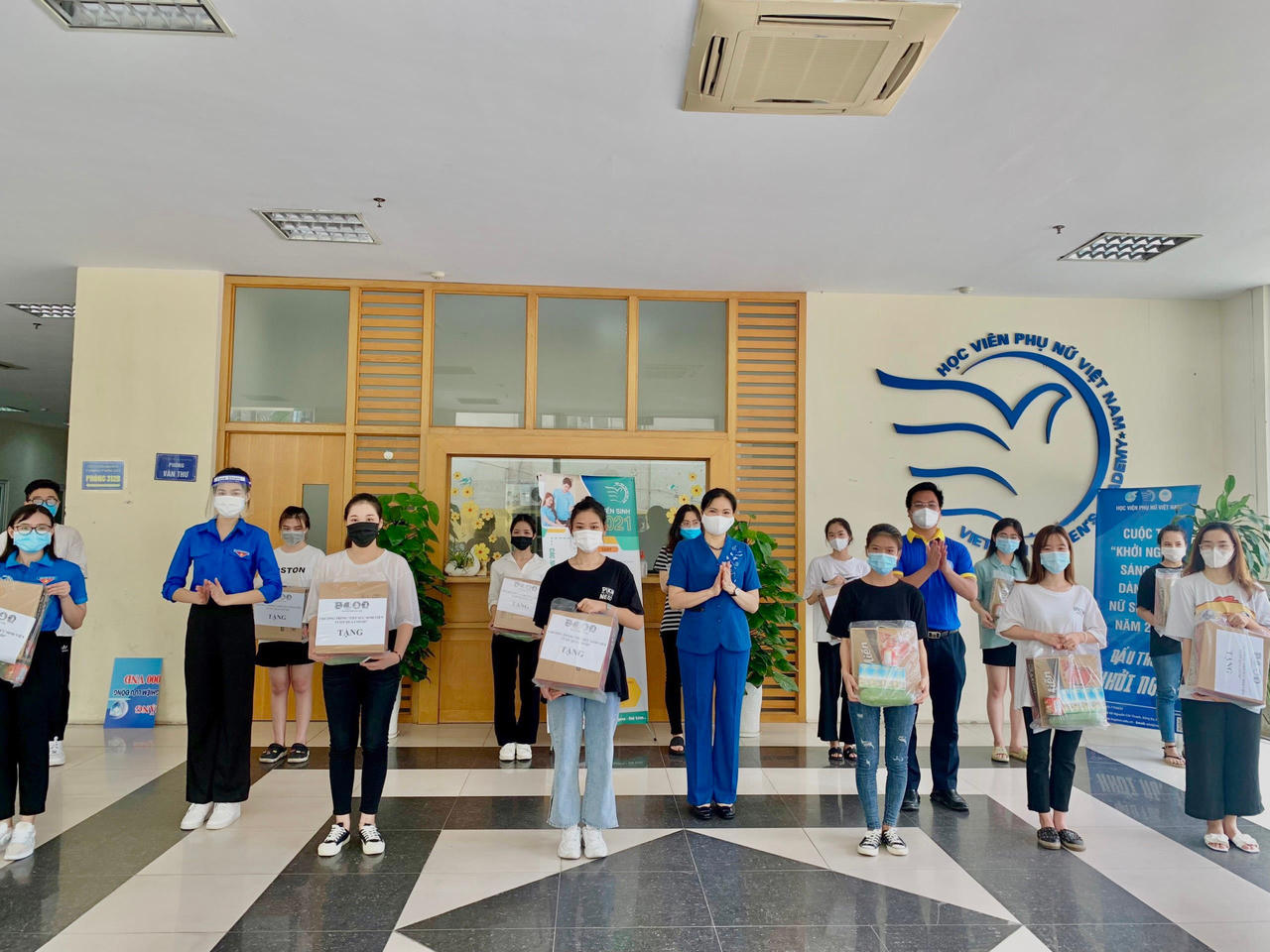 Học viện Phụ nữ Việt Nam hỗ trợ kịp thời cho sinh viên bị ảnh hưởng bởi dịch bệnh COVID-19