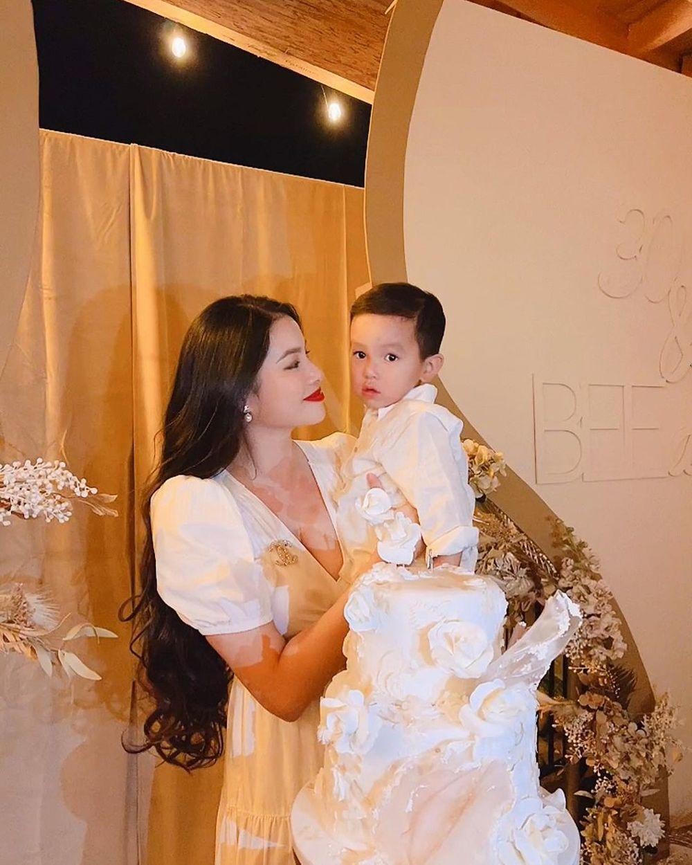 Dàn sao Việt hào hứng dự lễ khai giảng online của con; Phạm Hương tiết lộ niềm vui bất ngờ