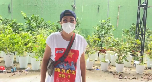 MC Đại Nghĩa tạm ngưng tiếp tế lương thực cho bà con TP HCM; Phương Thanh gây xúc động khi tặng quà sinh nhật cho cố NS Minh Thuận