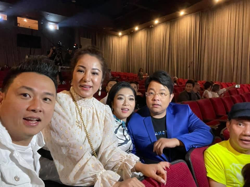 Dàn sao hải ngoại quây quần giỗ Tổ nghề, cầu nguyện cho Phi Nhung; Jack xuất hiện trong poster của Running Man Việt mùa 2