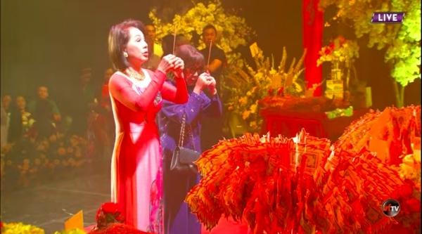 Dàn sao hải ngoại quây quần giỗ Tổ nghề, cầu nguyện cho Phi Nhung; Jack xuất hiện trong poster của Running Man Việt mùa 2