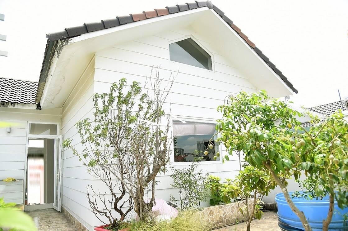 Ngắm căn nhà đầy hoa của nghệ sĩ Quyền Linh