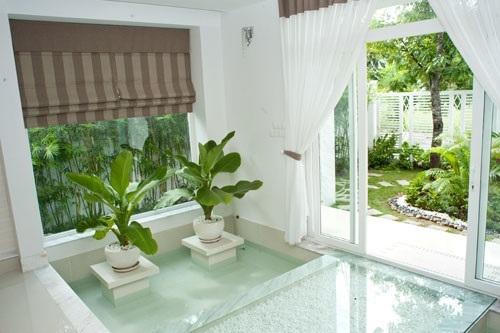 Ngắm căn nhà đầy hoa của nghệ sĩ Quyền Linh