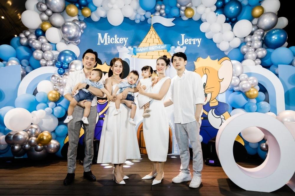 Ông xã Việt Hương lên tiếng trước thông tin về Mỹ do ồn ào từ thiện; Hòa Minzy bức xúc khi hình ảnh của con trai bị lợi dụng để quảng cáo